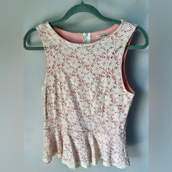 Lily White Peplum Lace Sleeveless Blouse | Size L | Cream w/ Pink Underlay - Picture 1 of 5
